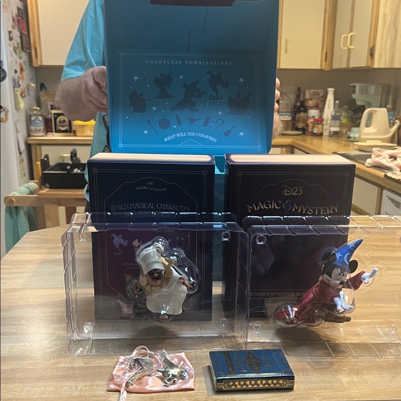 #0958+ Disney D23 Magic & Mystery Collectible Set - Blue and Red. Make An Offer - Picture 4 of 12